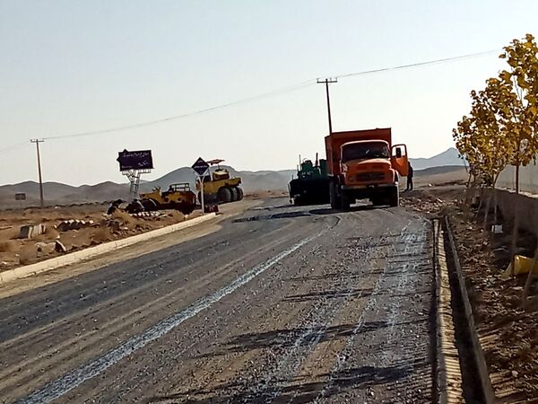 آغاز عملیات آسفالت ریزی در روستای درخت سنجد 