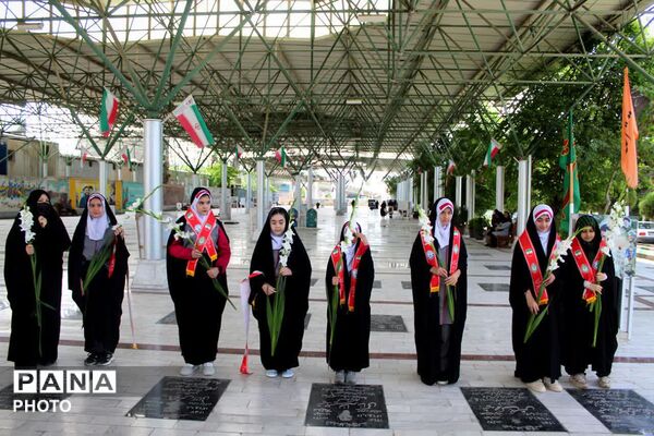 آیین غبارروبی گلزار شهدای شهرستان بروجرد و تجدید میثاق با آرمان‌های انقلاب و شهدای والامقام