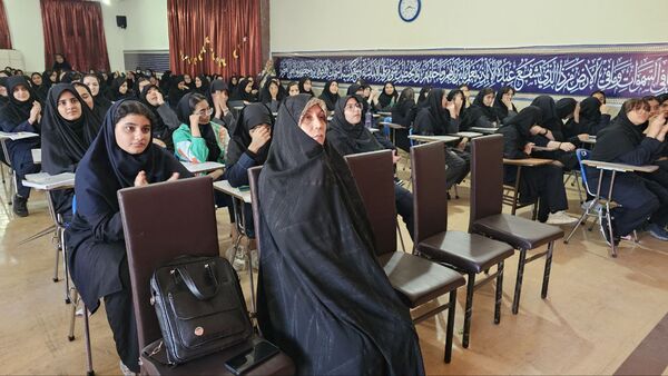 لحظه‌های متفاوت روز پرستار و ولادت حضرت زینب (س) در دبیرستان دخترانه طلیعه شاهد