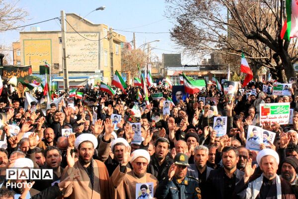 بیعت مردم کبودرآهنگ با رهبر جدید انقلاب اسلامی