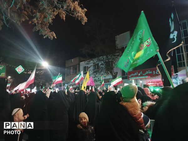 راهپیمایی شبانه در شهرستان باخرز