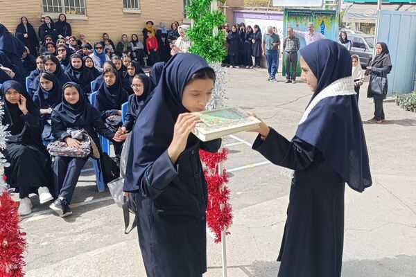 جشن جوانه ها در دبیرستان مهر نیشابور