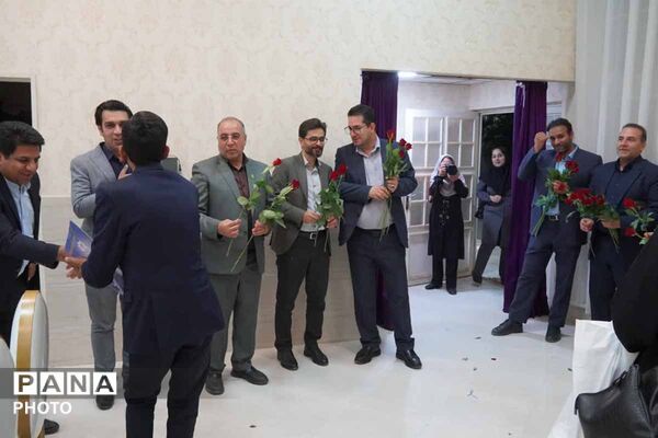 تجلیل از خبرنگاران و فعالان رسانه‌ای بجنورد به مناسبت روز خبرنگار