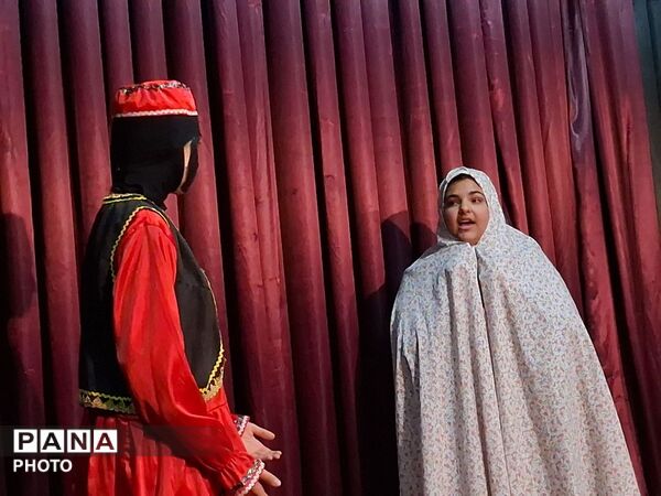 مسابقات تئاتر صحنه ای دختران در شهرستان کاشمر