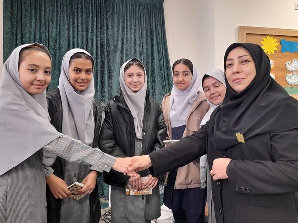 گرامیداشت روز دانش آموز در دبستان عذرا پورشهریاری ناحیه ۷مشهد