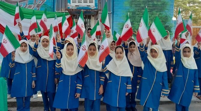 مهر در زارچ با شور دانش‌آموزی آغاز شد