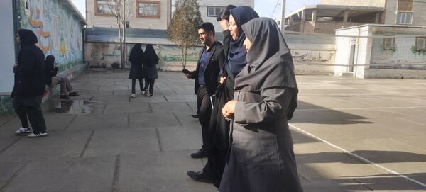 بازدید استانی کارشناس بهداشت از دبیرستان شهید محمدی پور