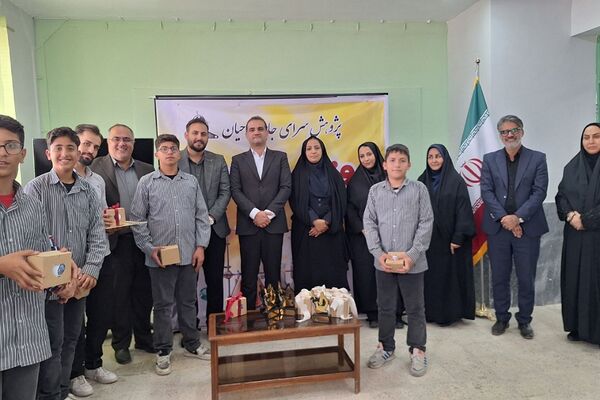 شور علمی دانش آموزان فشافویه در آیین گرامیداشت روز آزمایشگاه