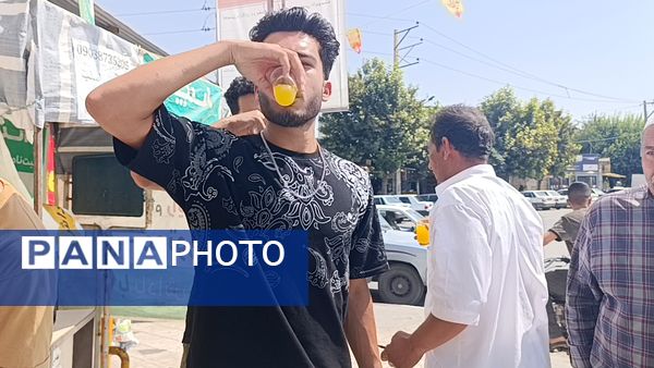 توزیع شربت و شیرینی به مناسبت میلاد پیامبر اسلام (ص) 