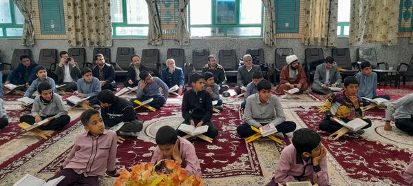 محفل انس با قرآن دانش‌آموزان دبیرستان نمونه زنده یاد زرتاش شهرستان خلیل آباد