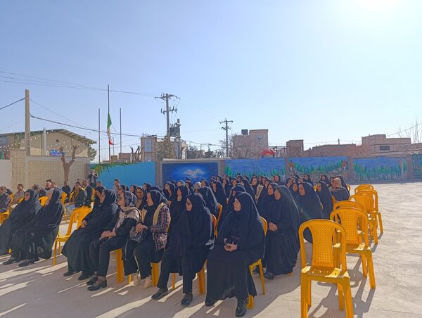 جلسه انجمن اولیا و مربیان آموزشگاه نمونه دولتی مرحوم طاووسی