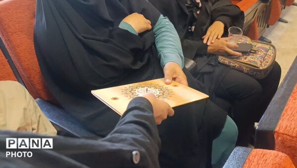 آئین باشکوه تجلیل از نخبگان و ستارگان قرآنی تراز دوم در اداره آموزش و پرورش نظرآباد 