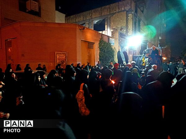 همراهی هیات زینب کبری(س) با کاروان نمادین اسرای کربلا