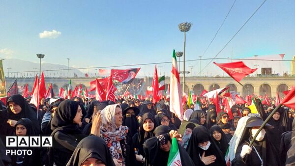 وداع با رهبر شهید انقلاب اسلامی امام خامنه‌ای و خانواده شهید  ایشان در مصلی امام خمینی(ره) 