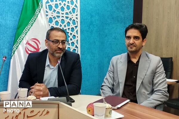 بزرگداشت هفته معلم و تقدیر از خدمات ارزنده مشاوران در بهارستان‌دو