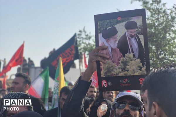 تشییع پیکر رهبر شهید در قم و جمکران