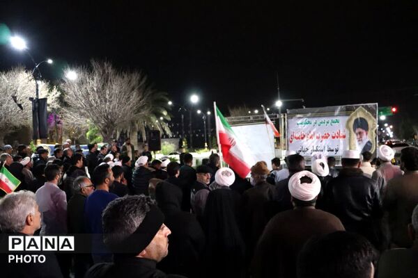 تجمع مردم انقلابی بندرترکمن در میدان مختومقلی