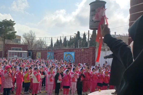 یادواره شهید حاج قاسم سلیمانی در مدرسه ۲۲بهمن دوره اول شهرستان آباده