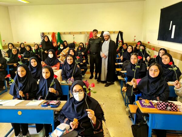 ویژه برنامه هفته نیروی انتظامی در دبیرستان شهید تیمسار فلاحی ناحیه یک کرج 
