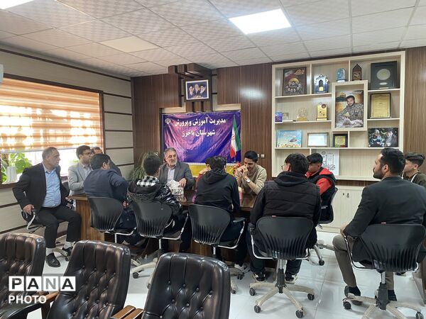دومین جلسه مشورتی شورای دانش‌آموزی شهرستان با حضور مدیر آموزش و پرورش باخرز