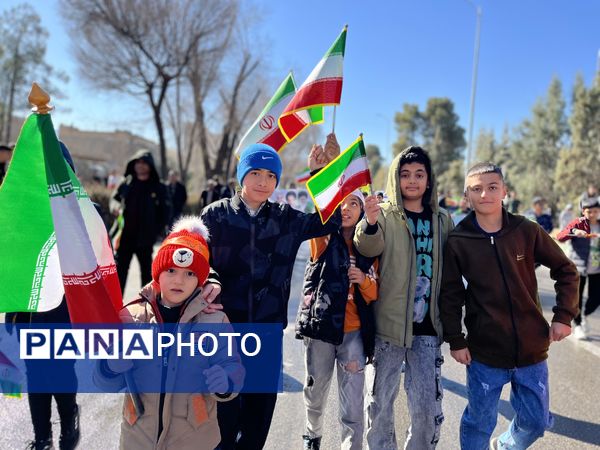 حضور دهه نودی‌ها در راهپیمایی 22 بهمن 