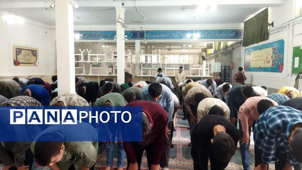 اولین نماز جماعت دبیرستان شاهد ابوذر غفاری در سال تحصیلی جدید 