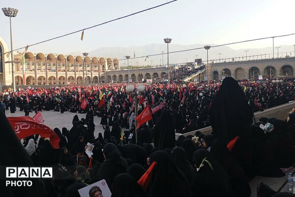 حضور جمعیت و مهمانان ویژه در مراسم وداع با رهبر شهید در مصلی امام خمینی تهران