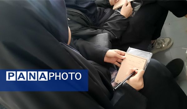 اولین نشست روسای تشکل‌های دانش‌آموزی مدارس سمپاد استان در دبیرستان فرزانگان ۲دوره دوم ناحیه۷ مشهد 