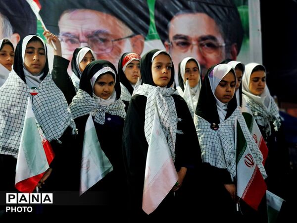 نسل نو در گلوگاه پای کار وطن