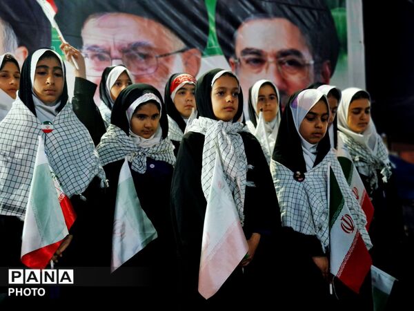 نسل نو در گلوگاه پای کار وطن