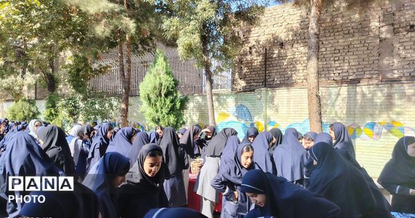 جشنواره محصولات فرهنگی در دبیرستان شاهد قدسیان