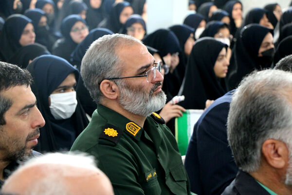 برپایی جشن «حضور تا ظهور» در دبیرستان شهیده حسنی سعدی قم