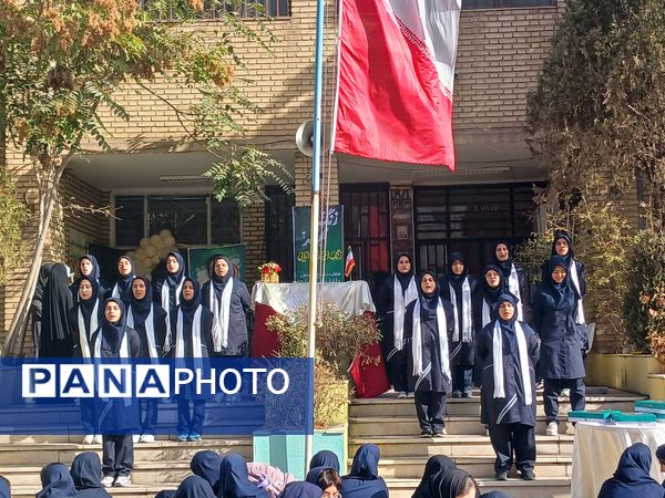 نواختن زنگ آغاز سال تحصیلی در دبیرستان شاهد شهید کلانتری همزمان با سراسر کشور 