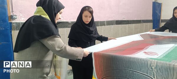 تمرین اجرای پیرامید و دانش‌آموزان دوره متوسطه اول و دوم