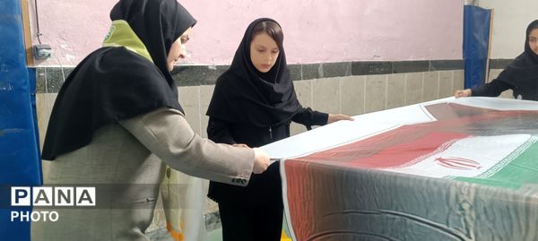 تمرین اجرای پیرامید و دانش‌آموزان دوره متوسطه اول و دوم