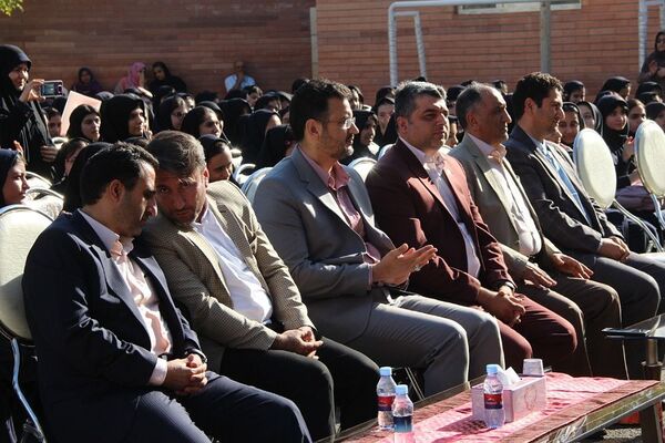 برگزاری جشن مهر محمدی با حضور مسئولان در مدرسه بانو عفت آهنگری ناحیه یک شهرری