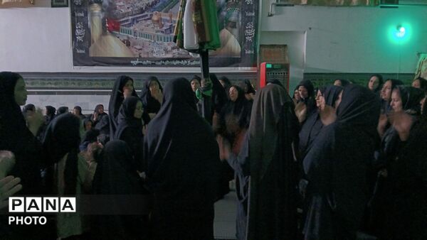 مراسم شب عاشورا در حسینیه مخلصین حسین دهستان حاجی آباد 