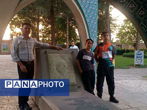 بازدید پسران دومیدانی کاران استان خراسان رضوی از آرامگاه عطار و خیام