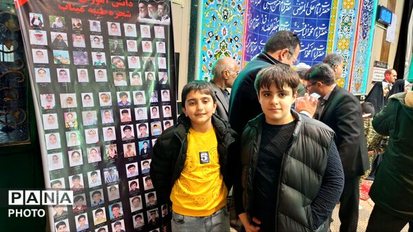 تجمع فرهنگیان و دانش‌آموزان ملکان در یادبود شهدای جنگ‌ تحمیلی سوم 