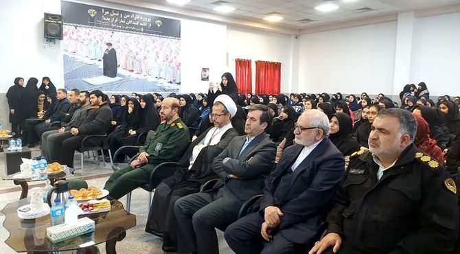 آیین نواختن زنگ انقلاب با حضور فرماندار شهرستان ری در دبیرستان قلم چی ناحیه دو شهرری