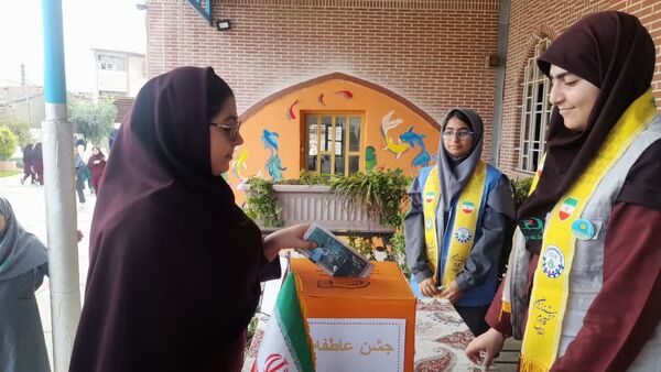 جشن عاطفه‌ها در دبیرستان دوره اول شاهد دخترانه شهرستان کردکوی