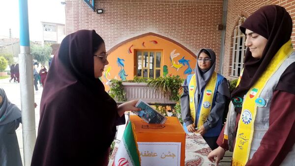 جشن عاطفه‌ها در دبیرستان دوره اول شاهد دخترانه شهرستان کردکوی