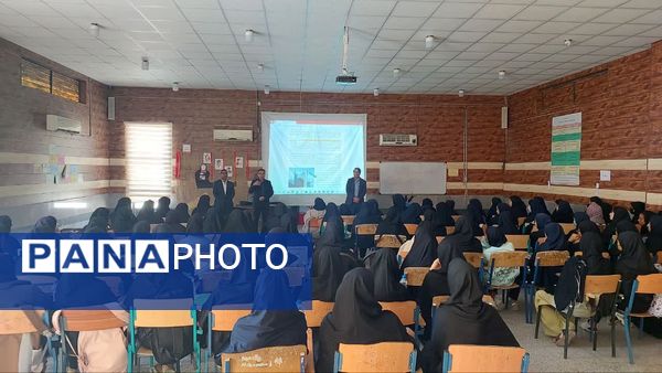 بازدید نماینده مردم جنوب کرمان از کلاس های آمادگی امتحانات نهایی