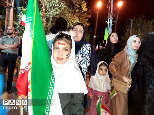 نمایش وفاداری گالیکشی‌ها در سی‌امین قرار