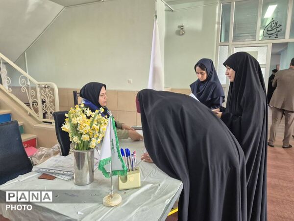 پذیرش رؤسای شورای دانش‌آموزی انتخابات استانی دختران در فارس