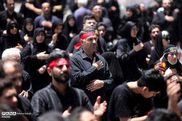 عاشورای حسینی در میدان امام حسین(ع)