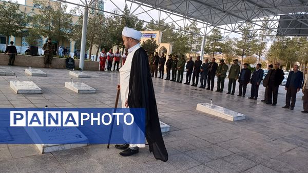آیین غبارروبی و عطر افشانی قبور مطهر شهدای والامقام شهر کوهپایه