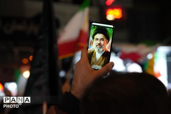 بیست‌وچهارمین موج مردم فردیس در راهپیمایی تجدید بیعت با رهبر انقلاب
