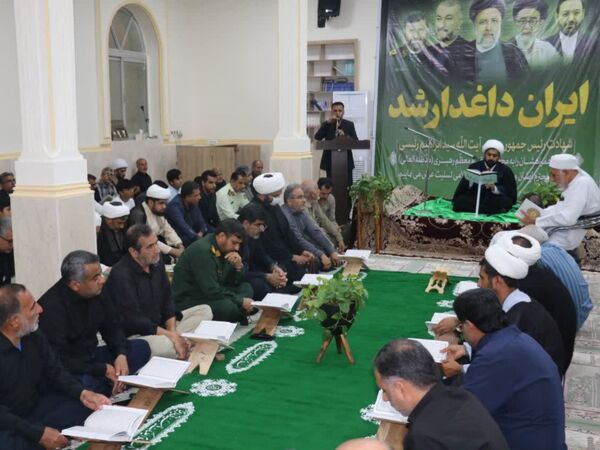 برگزاری محفل انس با قرآن‌کریم در بندرخمیر به نیابت از شهدای‌ خدمت