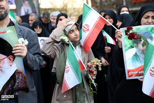تشییع پیکر شهیدان لاریجانی، سلیمانی و شهدای ناوشکن دنا - 3